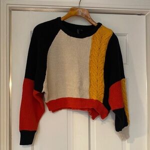 Moon&Madison cropped sweater bag sleeve sweater. Size M